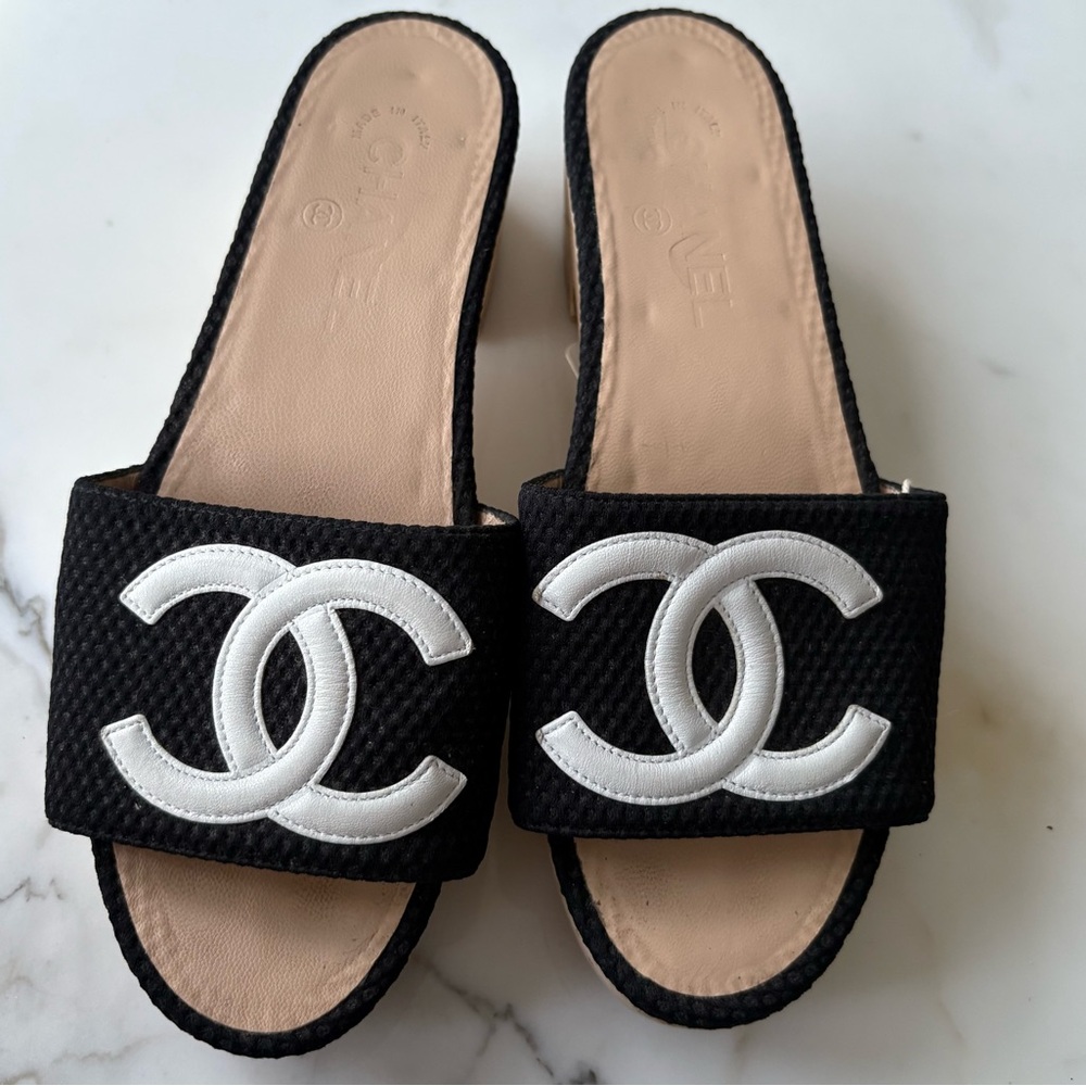 Chanel Black and White Slide Sandals Size 39.5